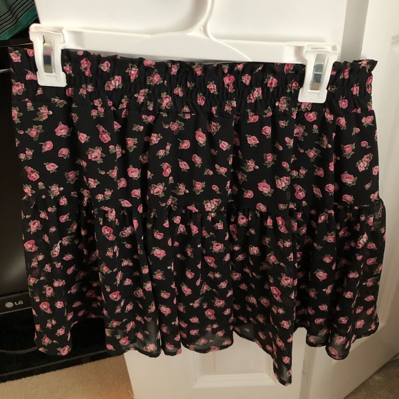 Black Floral skirt size L - Picture 1 of 1